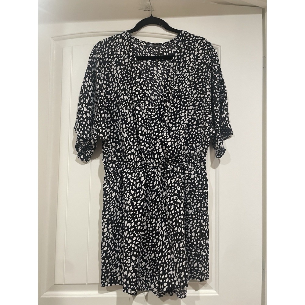 Pretty Garden Women's Romper Size Large Black White Pattern Waist Tie